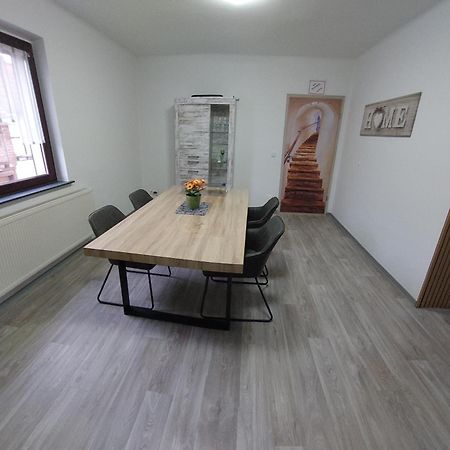 Ganze Ferienwohnung 5 Km Von Erfurt, Mit Kaffeevollautomat, Tv, Wlan, Boxspringbett, Schlafsofa Und Einkaufsmoeglichkeiten, Sehr Gute Anbindung Zur A71 Und A4, Kostenloser Oeff Parkplatz Fuer Pkw Und Transporter Elxleben Luaran gambar
