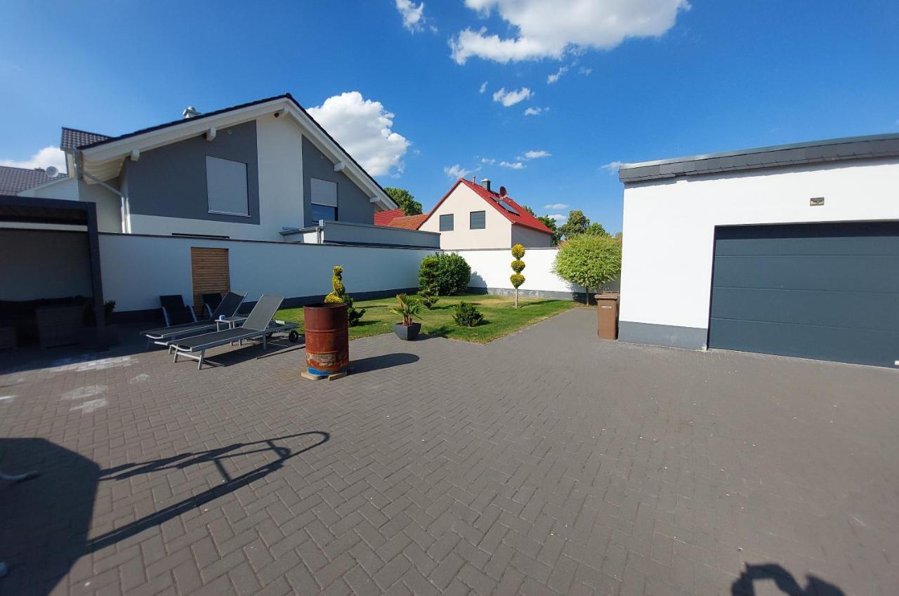 Ganze Ferienwohnung 5 Km Von Erfurt, Mit Kaffeevollautomat, Tv, Wlan, Boxspringbett, Schlafsofa Und Einkaufsmoeglichkeiten, Sehr Gute Anbindung Zur A71 Und A4, Kostenloser Oeff Parkplatz Fuer Pkw Und Transporter Elxleben Luaran gambar