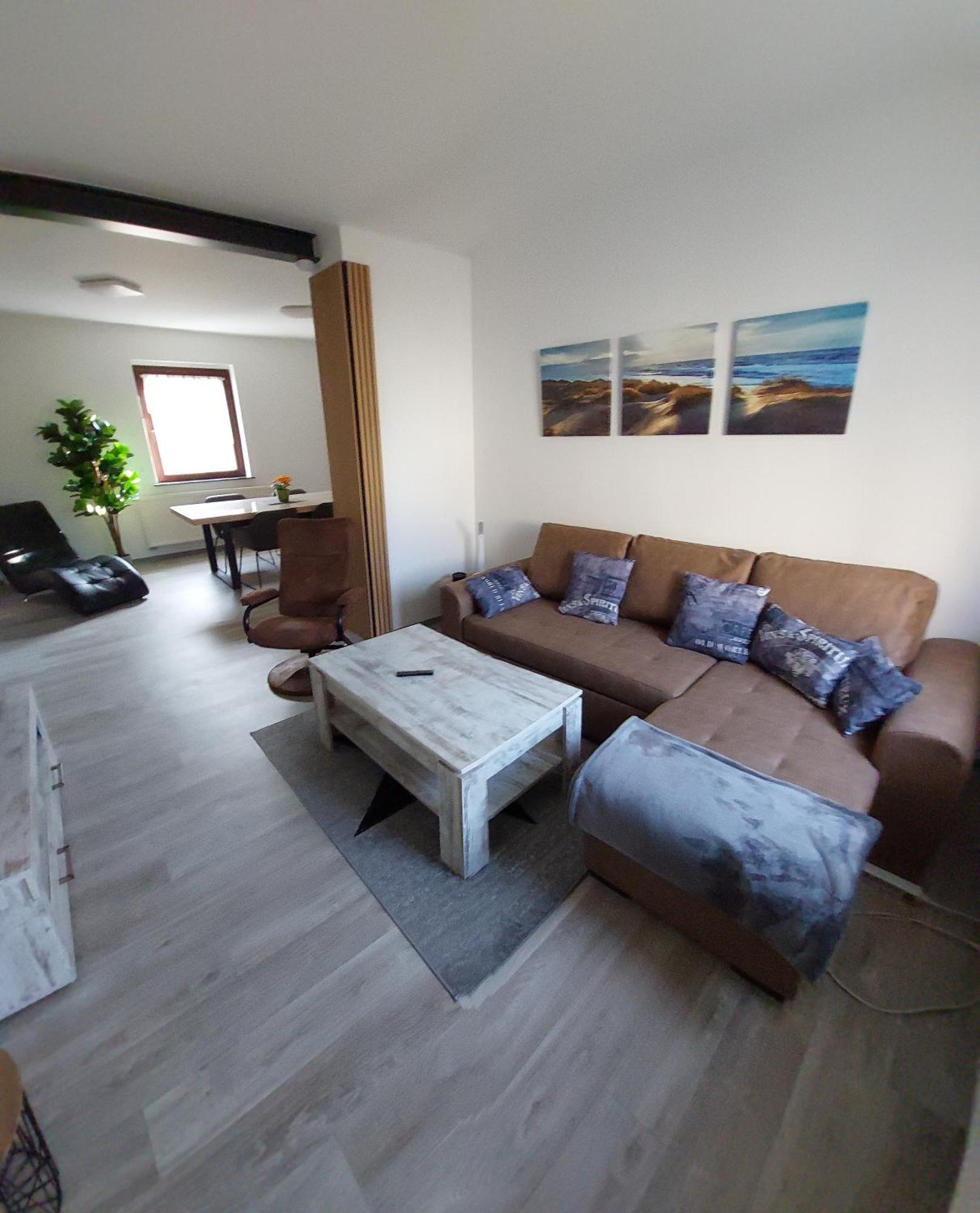 Ganze Ferienwohnung 5 Km Von Erfurt, Mit Kaffeevollautomat, Tv, Wlan, Boxspringbett, Schlafsofa Und Einkaufsmoeglichkeiten, Sehr Gute Anbindung Zur A71 Und A4, Kostenloser Oeff Parkplatz Fuer Pkw Und Transporter Elxleben Luaran gambar