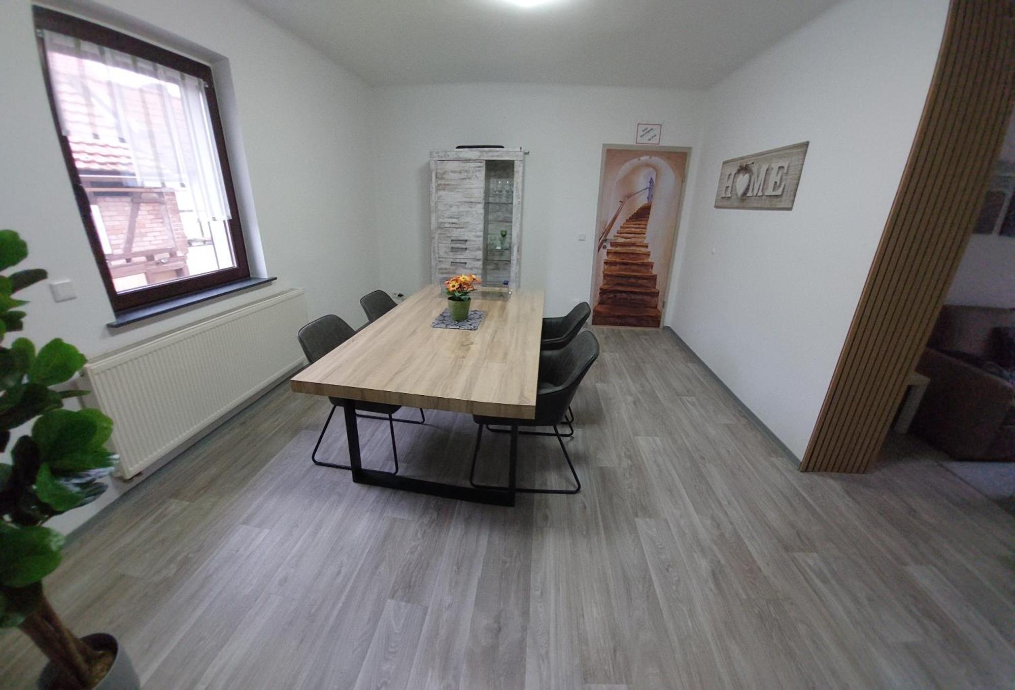 Ganze Ferienwohnung 5 Km Von Erfurt, Mit Kaffeevollautomat, Tv, Wlan, Boxspringbett, Schlafsofa Und Einkaufsmoeglichkeiten, Sehr Gute Anbindung Zur A71 Und A4, Kostenloser Oeff Parkplatz Fuer Pkw Und Transporter Elxleben Luaran gambar