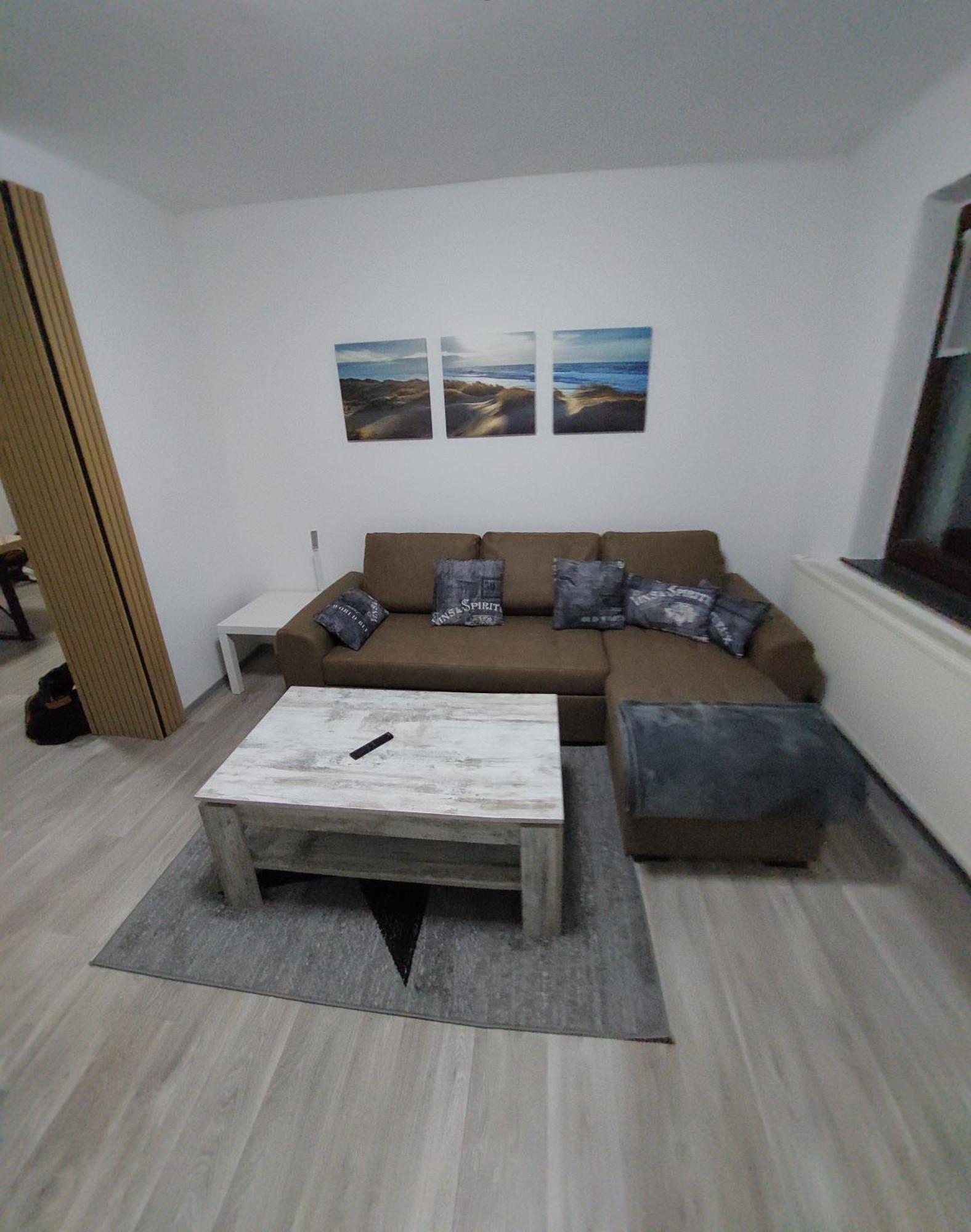 Ganze Ferienwohnung 5 Km Von Erfurt, Mit Kaffeevollautomat, Tv, Wlan, Boxspringbett, Schlafsofa Und Einkaufsmoeglichkeiten, Sehr Gute Anbindung Zur A71 Und A4, Kostenloser Oeff Parkplatz Fuer Pkw Und Transporter Elxleben Luaran gambar