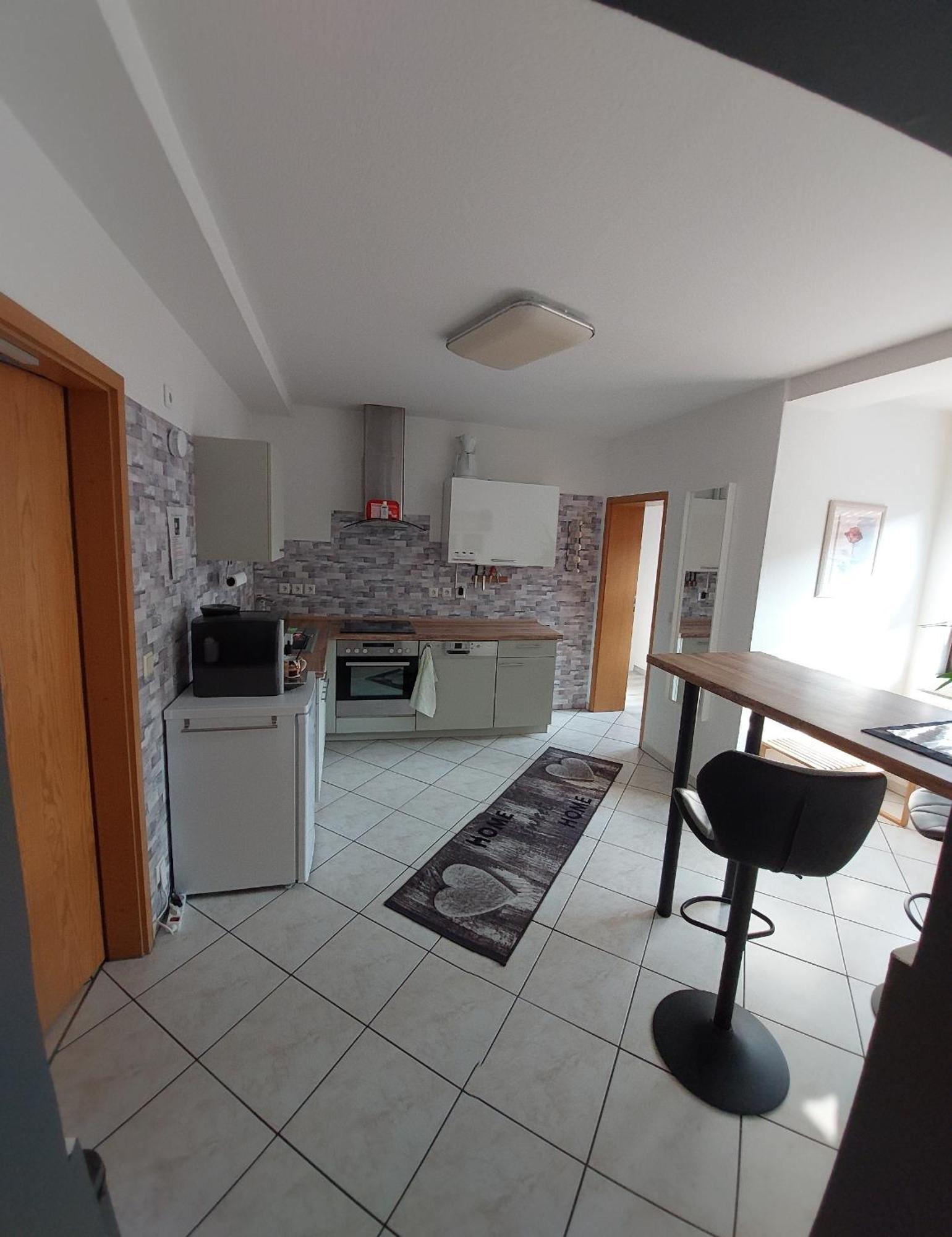 Ganze Ferienwohnung 5 Km Von Erfurt, Mit Kaffeevollautomat, Tv, Wlan, Boxspringbett, Schlafsofa Und Einkaufsmoeglichkeiten, Sehr Gute Anbindung Zur A71 Und A4, Kostenloser Oeff Parkplatz Fuer Pkw Und Transporter Elxleben Luaran gambar