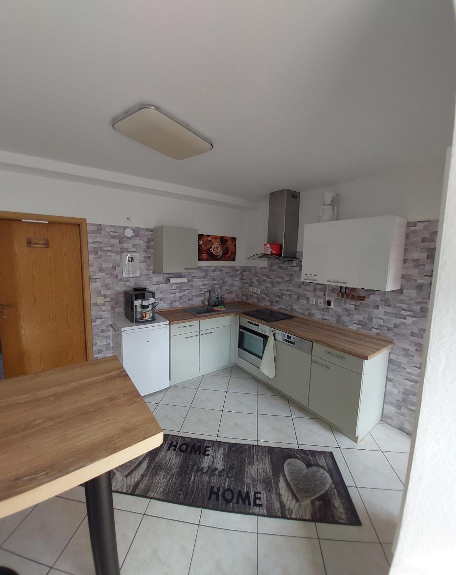 Ganze Ferienwohnung 5 Km Von Erfurt, Mit Kaffeevollautomat, Tv, Wlan, Boxspringbett, Schlafsofa Und Einkaufsmoeglichkeiten, Sehr Gute Anbindung Zur A71 Und A4, Kostenloser Oeff Parkplatz Fuer Pkw Und Transporter Elxleben Luaran gambar