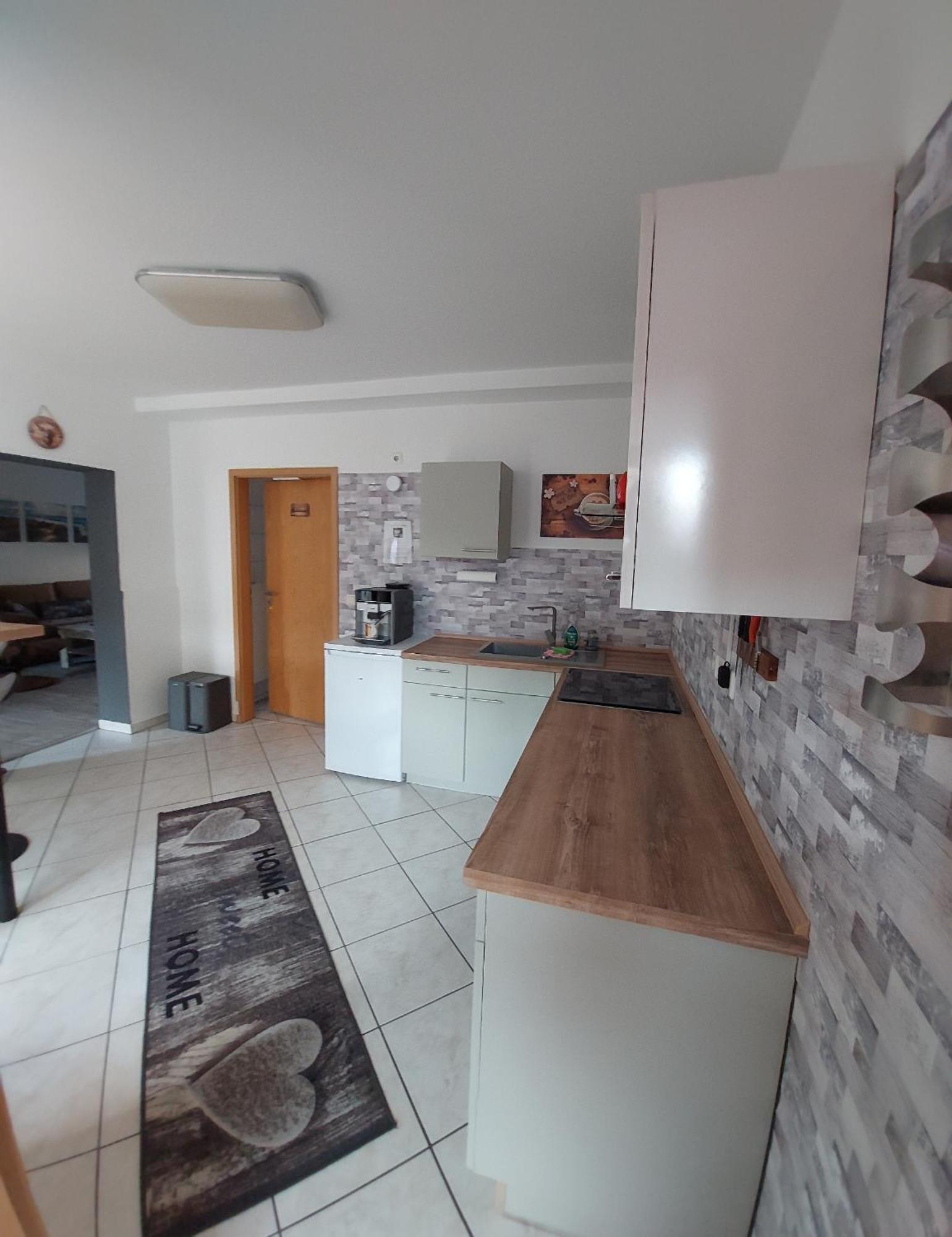 Ganze Ferienwohnung 5 Km Von Erfurt, Mit Kaffeevollautomat, Tv, Wlan, Boxspringbett, Schlafsofa Und Einkaufsmoeglichkeiten, Sehr Gute Anbindung Zur A71 Und A4, Kostenloser Oeff Parkplatz Fuer Pkw Und Transporter Elxleben Luaran gambar