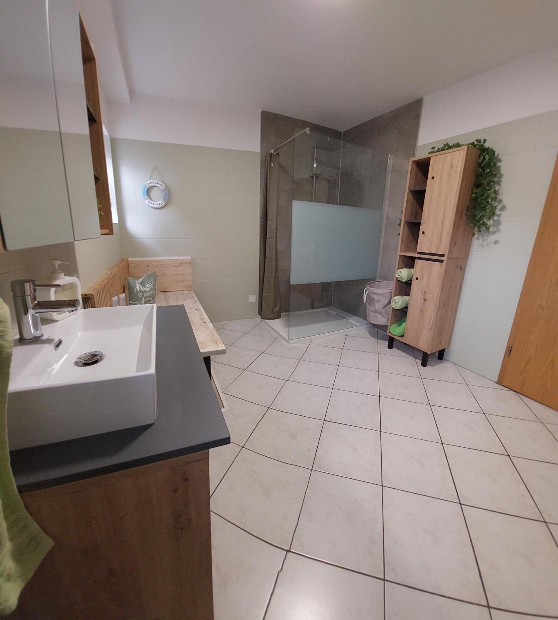 Ganze Ferienwohnung 5 Km Von Erfurt, Mit Kaffeevollautomat, Tv, Wlan, Boxspringbett, Schlafsofa Und Einkaufsmoeglichkeiten, Sehr Gute Anbindung Zur A71 Und A4, Kostenloser Oeff Parkplatz Fuer Pkw Und Transporter Elxleben Luaran gambar